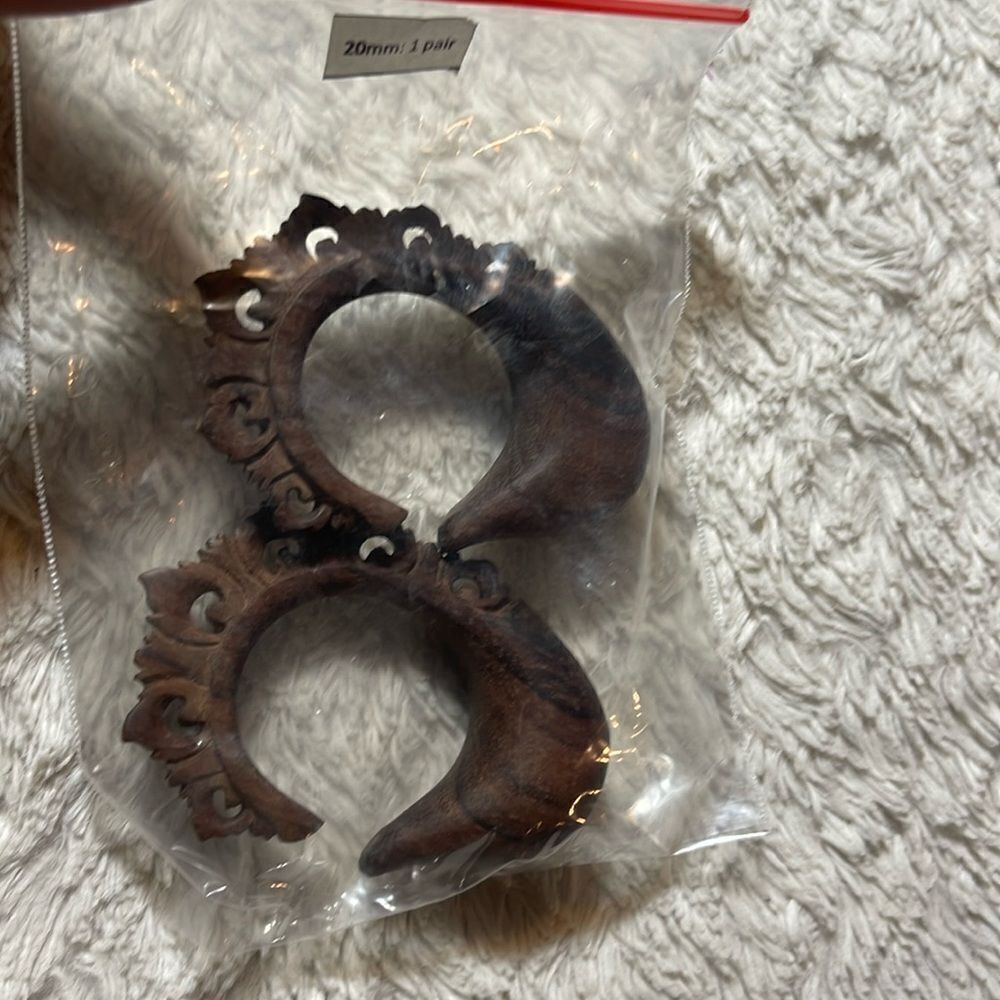 Sono Wood hangers gauge is multiple sizes availabl NEW